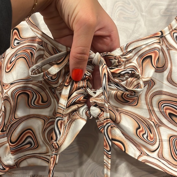 Shein Swirl Crop Top - Picture 2 of 2